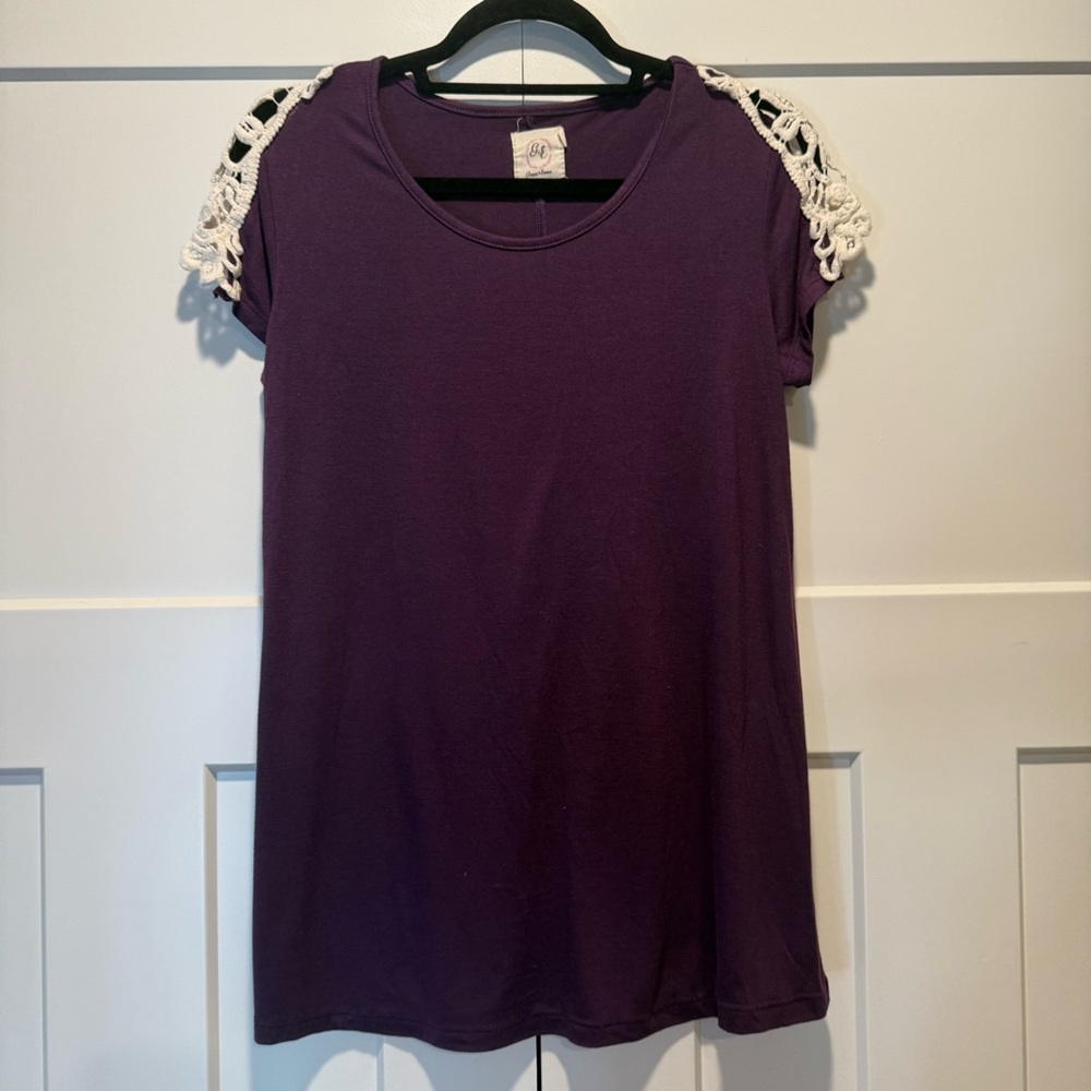 Purple Women's Top with Lace Shoulders Grace & Emma Size Small